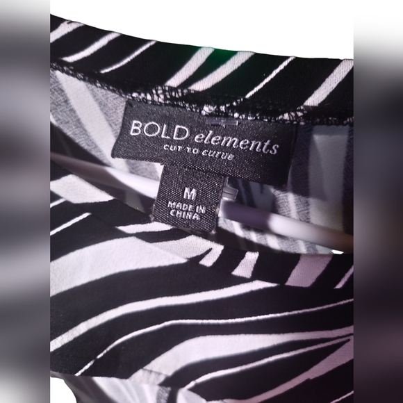 Woman's cut out zebra top - Picture 3 of 3